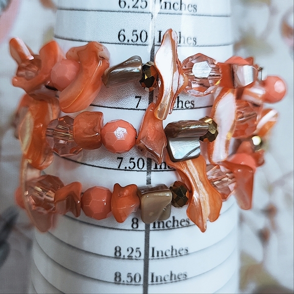 Shell Faceted Glass Beaded Memory Wire Bracelet Coral Color Silver Tone Artisan - Picture 2 of 10